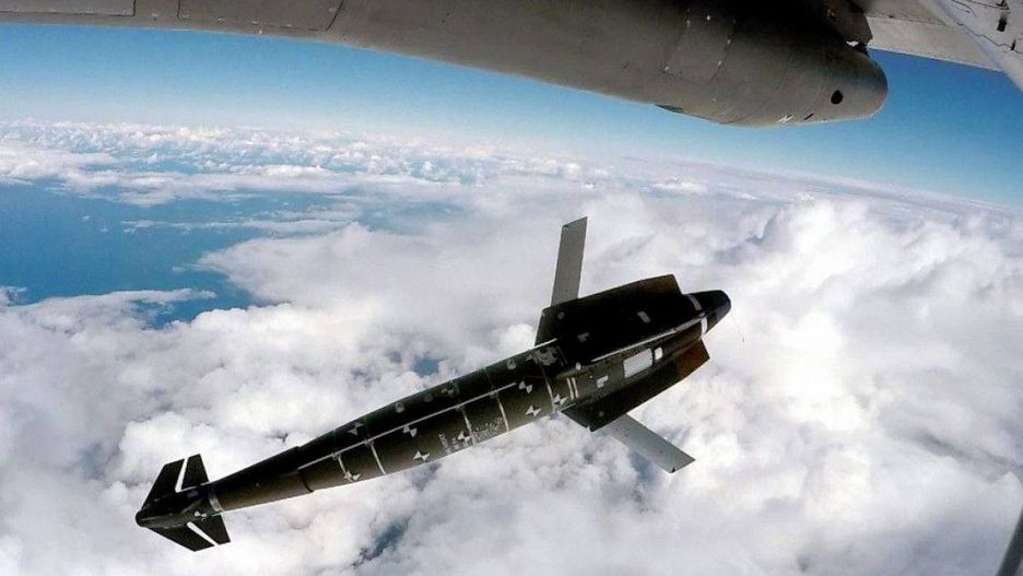Pierwsze testowe zrzucenie 1000-kilogramowej bomby AASM Hammer z samolotu Rafale.
