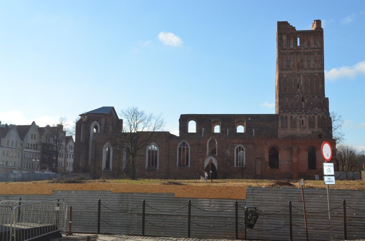 Spory teren w sercu starówki