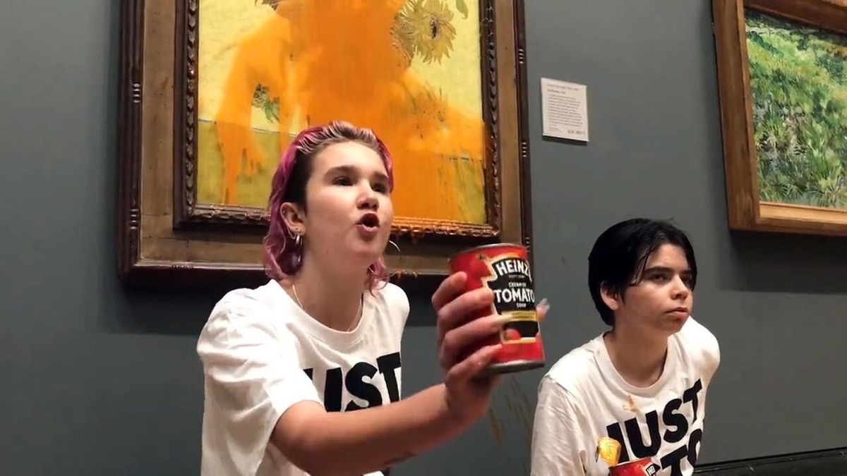 Dwie aktywistki oblały zupą pomidorową słynny obraz Vincenta van Gogha. Usłyszały zarzuty.