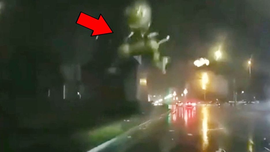Ogromny, ponad 50-metrowy posąg oderwał się podczas burzy
