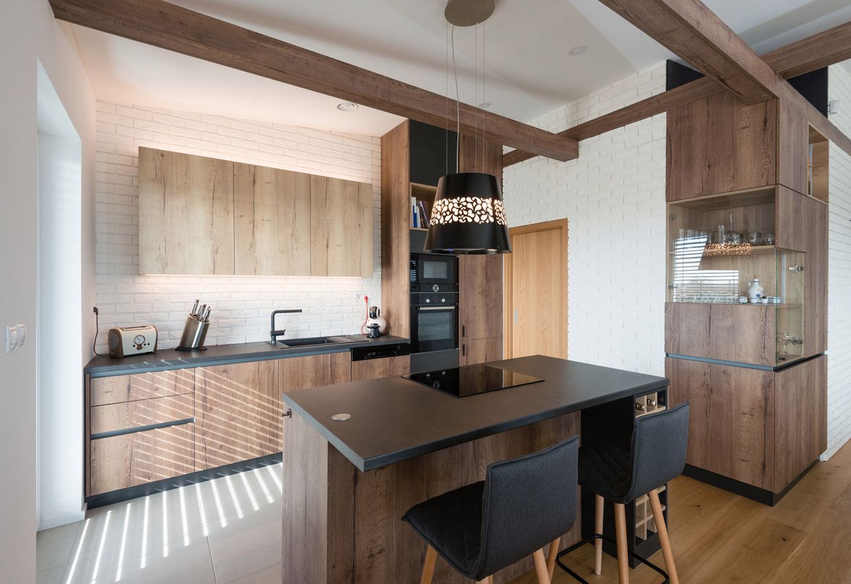 Barek może być skomponowany z wystrojem mieszkania lub wręcze przeciwnie - wyróżniać się odmienną formą lub kolorem