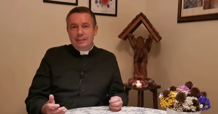 Księdza przeraziła wizyta w galerii handlowej. "Więcej psów niż dzieci!"