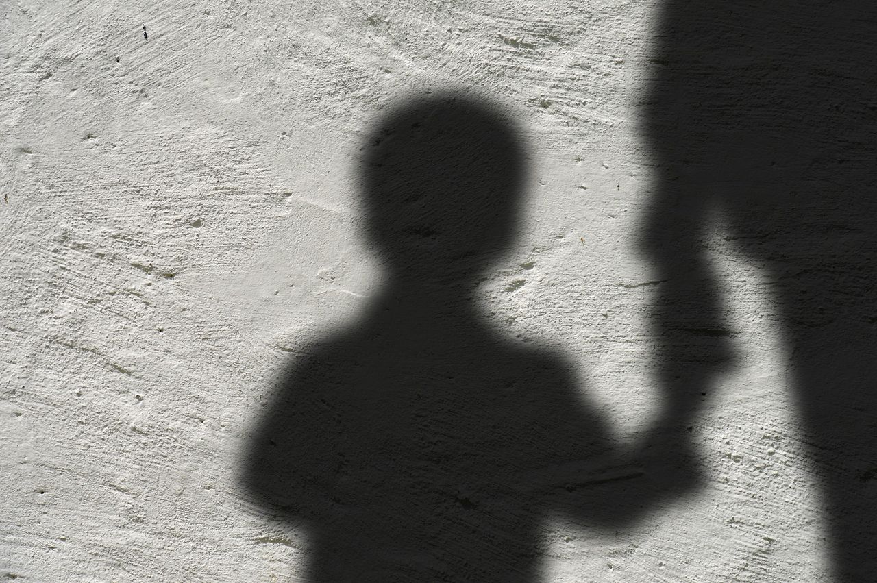 Maltretowany 10-latek uciekł na komisariat. Rozpoczął się proces matki i ojczyma