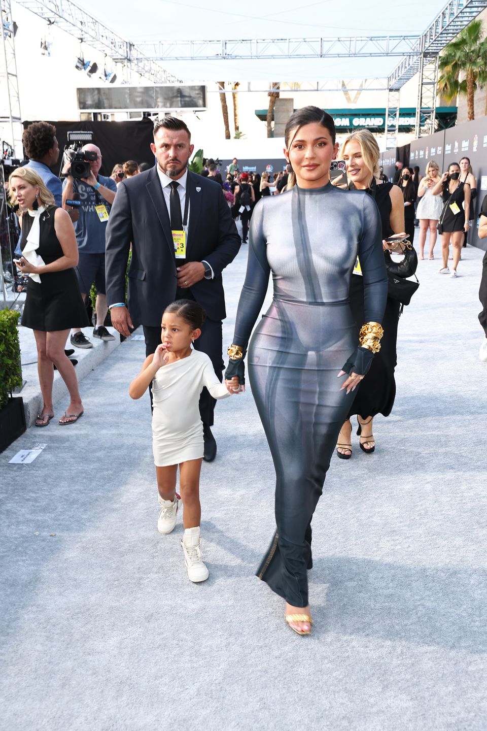 Stormi kradnie show Kylie Jenner i Travisowi Scottowi na gali