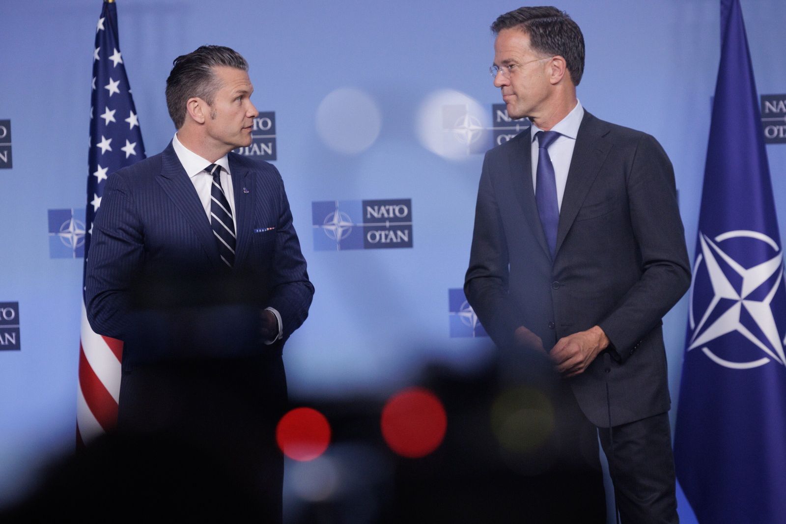 NATO Defense Ministers Meeting
epa12156634 NATO Secretary General Mark Rutte (R) welcomes US Secretary of Defense Pete Hegseth (L) prior to a North Atlantic Treaty Organisation (NATO) defense ministers meeting at the NATO headquarters in Brussels, Belgium, 05 June 2025.  EPA/OLIVIER MATTHYS 
Dostawca: PAP/EPA.
OLIVIER MATTHYS
NATO, meeting, defense, security