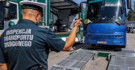 Od początku wakacji policja zatrzymała ponad 50 dowodów rejestracyjnych autobusów. A inspekcja drugie tyle