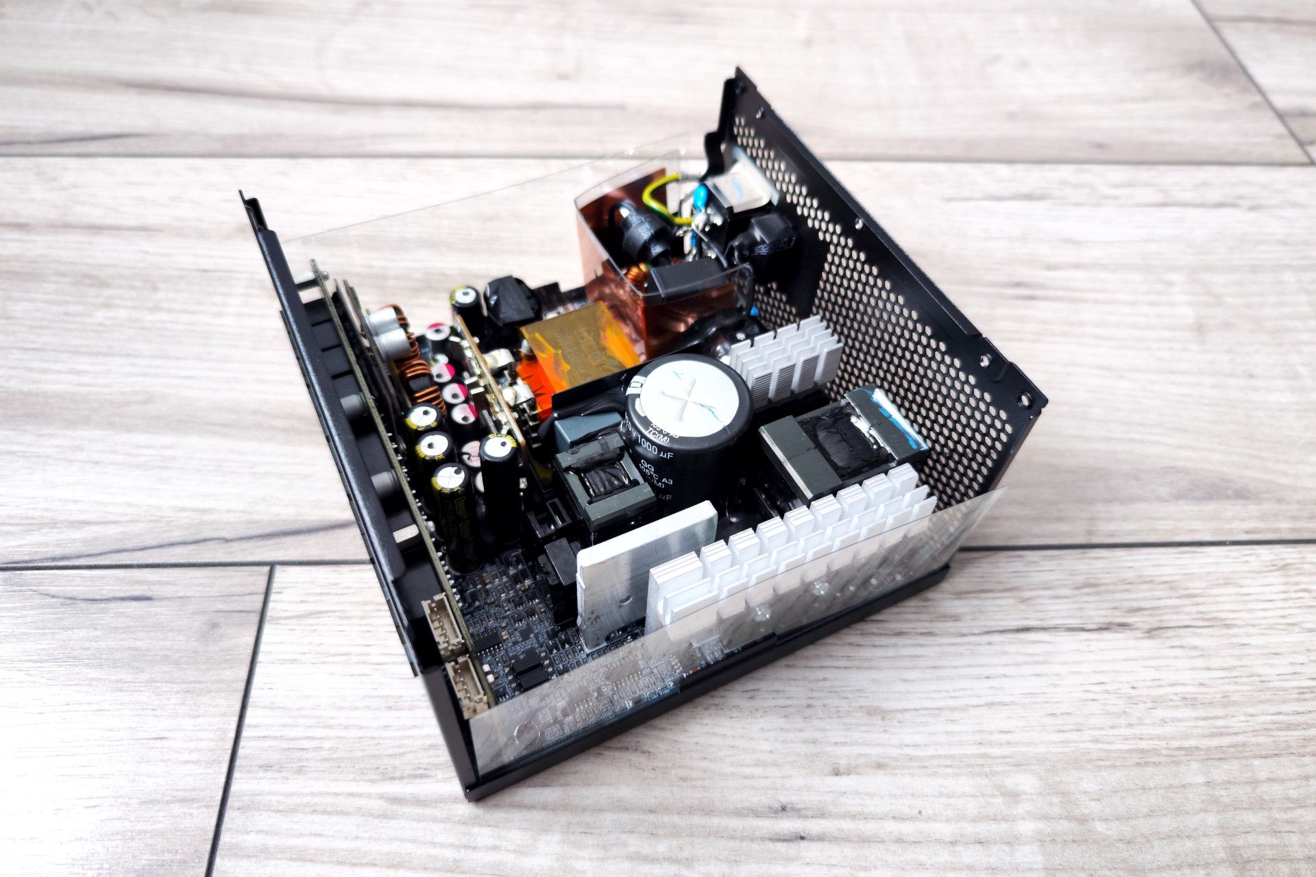 Zasilacz MSI MAG A1200PLS PCIE5 - elektronika