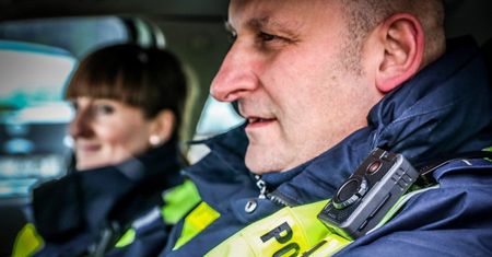 Kolejne komendy odbierają kamery. Funkcjonariusze nagrywają interwencje