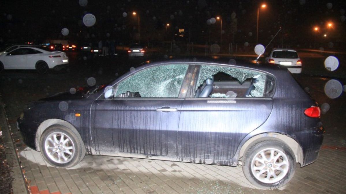 Sprawca ostrzelał 24 samochody 