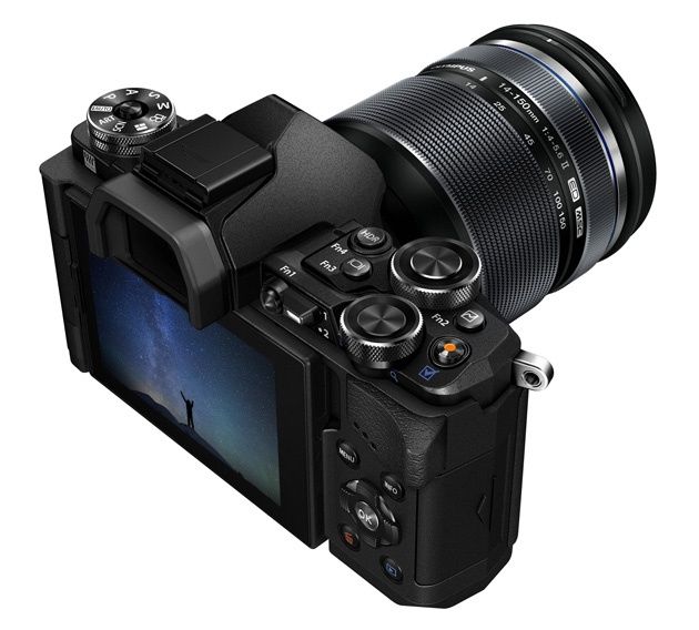 Olympus OM-D E-M5 Mark II widok tył bok