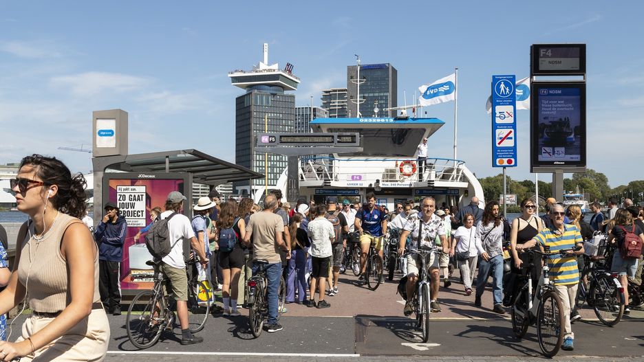 W Amsterdamie tłumy turystów są normą