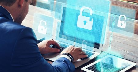 Microsoft Secured-core PC: Inicjatywa budowy bezpiecznych komputerów