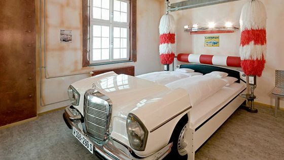 Motoryzacyjny hotel V8 1
