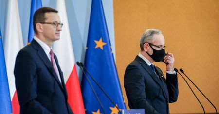 Nowe decyzje rządu ws. obostrzeń i szczepienia dzieci