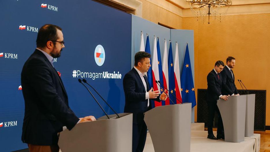 Dworczyk o sytuacji na polsko-ukraińskiej granicy: kolejki sięgają kilkudziesięciu kilometrów. Rząd ogłasza plan