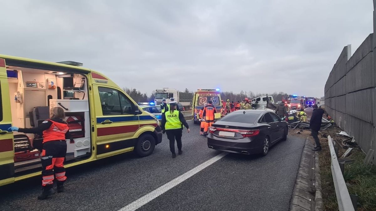 Wypadek na S8. Lądowały dwa śmigłowce LPR.
