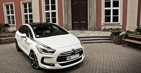 Biały wygrywa – ranking popularności kolorów lakierów samochodowych