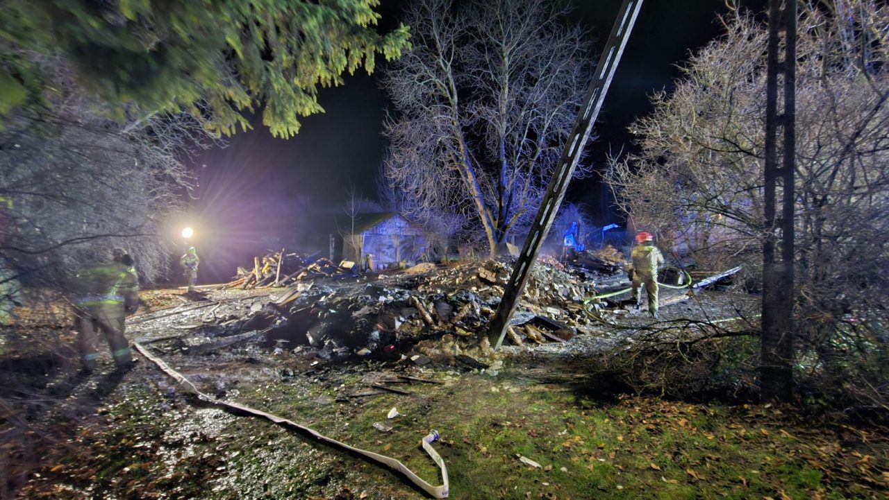 Gdeszyn: Pożar domu. Zaczęło się od komina, budynek całkowicie spłonął