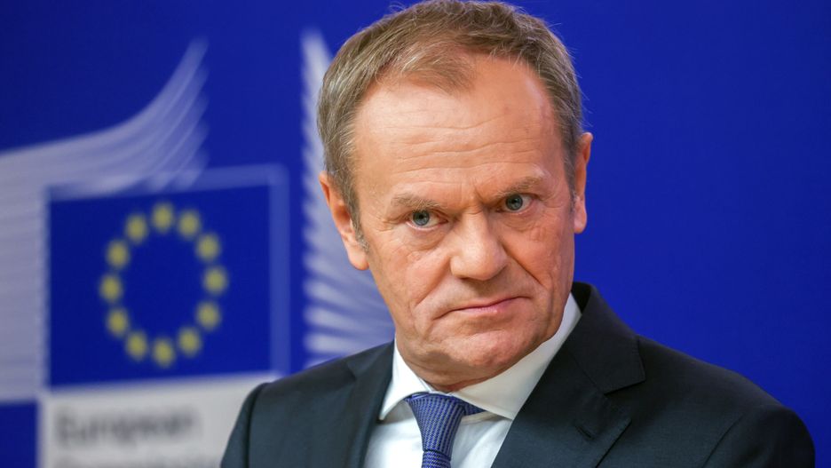 Polish leader of main opposition party Civic Platform (PO) Donald Tusk looks on during a press statement as he is welcomed by European Commission president prior to a meeting in Brussels, Belgium, 25 October 2023. The leaders of the opposition alliance, who clinched a majority in Poland's recent elections, have stated their preparedness to assume power with Donald Tusk as the prime minister. This announcement coincides with the country's president commencing consultations on the formation of a new government. EPA/OLIVIER HOSLET Dostawca: PAP/EPA.