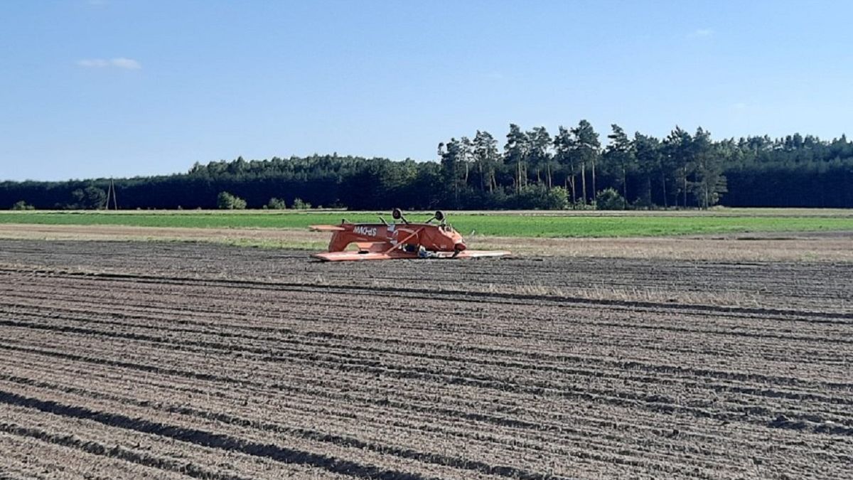 Tragedia w Jamnie pod Łowiczem. Awionetka runęła na pole uprawne. 