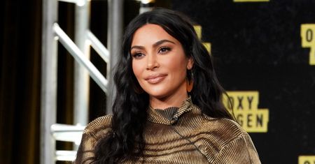 Zakrywa ją jedynie pościel. Kim Kardashian pokazała zdjęcie z łóżka
