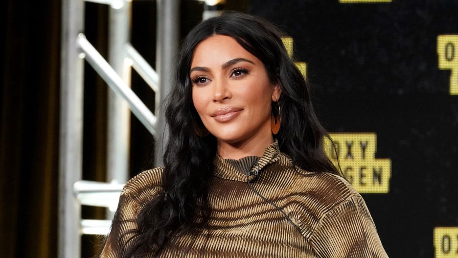 Kim Kardashian pozuje nago w pościeli