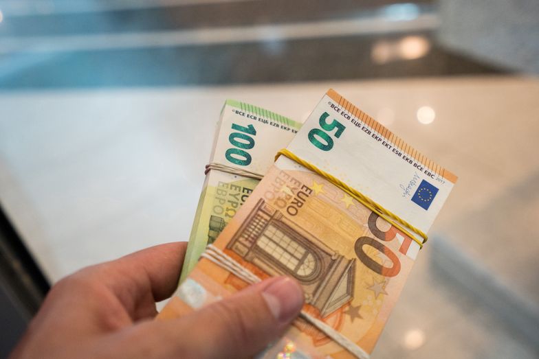 Kursy walut NBP 28.08.2020 Piątkowy kurs euro, funta, dolara i franka szwajcarskiego 
