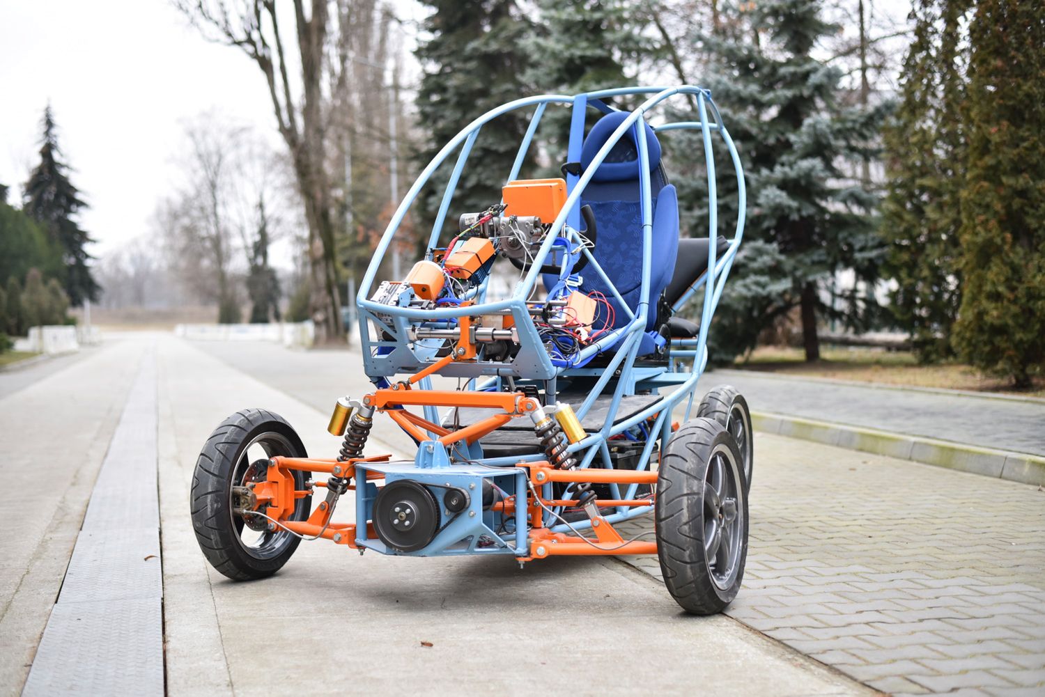 To pierwszy, jeżdżący prototyp. Niestety, został już poświęcony na rzecz kolejnych badań.