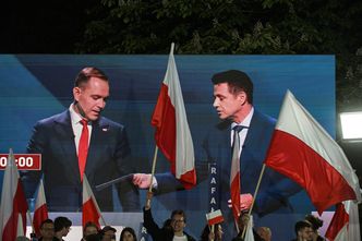 Tajemnicza koperta od Trzaskowskiego dla Nawrockiego. Wiadomo, co w niej było