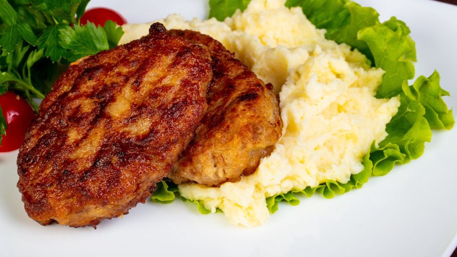 Dlaczego warto dodać jogurt naturalny do mielonych?