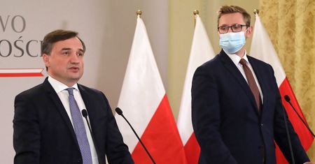 Groźby Ziobry. Jego zastępca też ostrzega