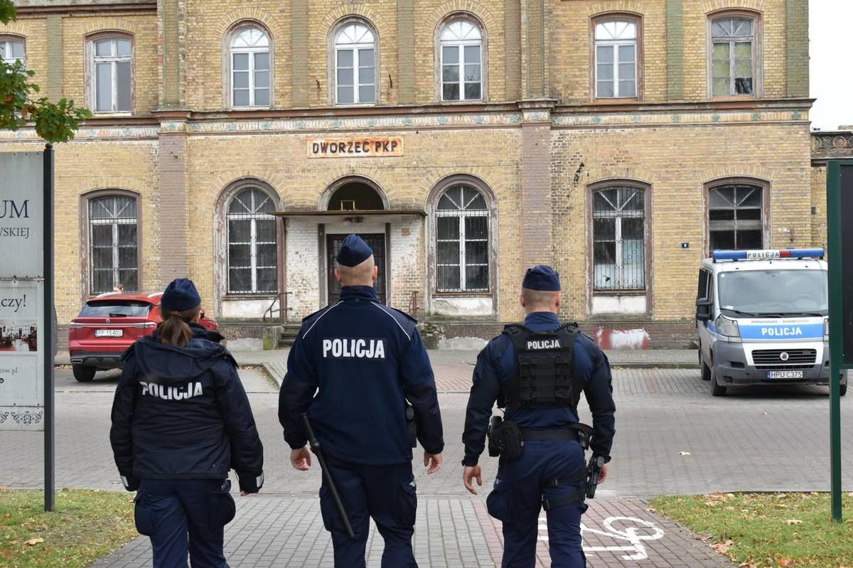 Złotów: Młodzi policjanci ze Szkoły Policji w Pile wyruszyli na pierwsze patrole