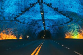Najdłuższy tunel drogowy świata. Jest atrakcją samą w sobie