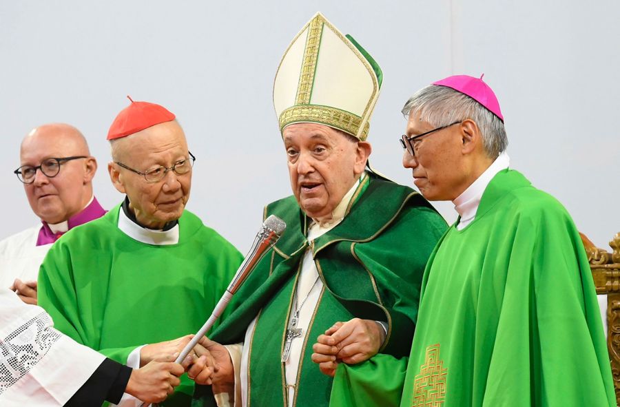 Papież Franciszek podczas wizyty w Mongolii