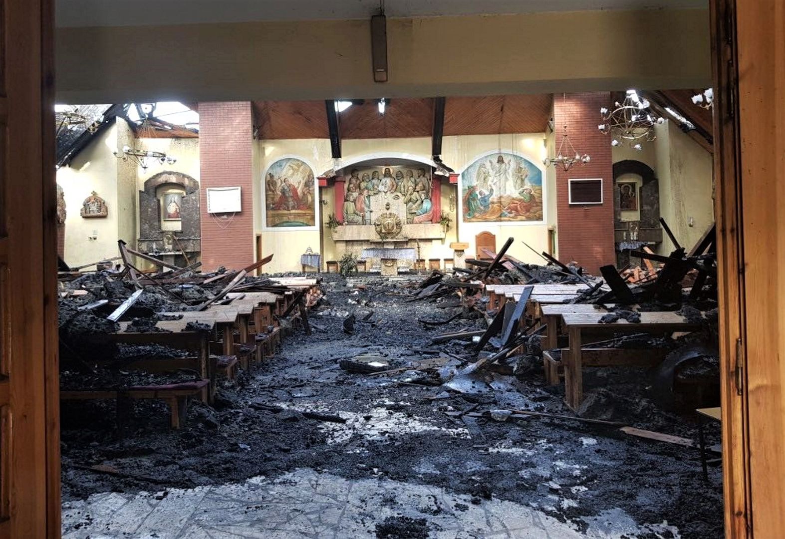 Parafia opublikowała zdjęcia po pożarze. "Liczę na hojność i wsparcie"
