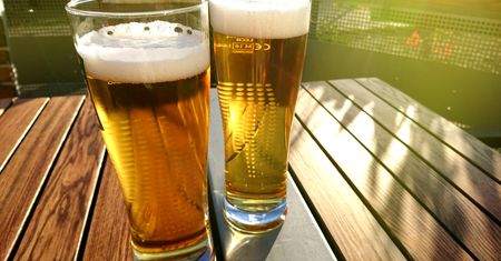Duży spadek wpływów z akcyzy. "Spada spożycie i produkcja alkoholu"