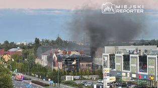 Warszawa: Pożar w pustostanie na Targówku. Na miejscu działało 6 zastępów straży pożarnej