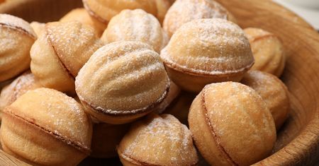Kruche ciasteczka z kremowym nadzieniem. Za komuny piekła je każda gospodyni