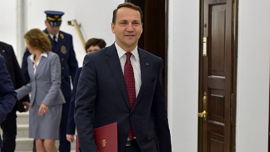 Radosław Sikorski o batalii z Pocztą Polską i KRRiT