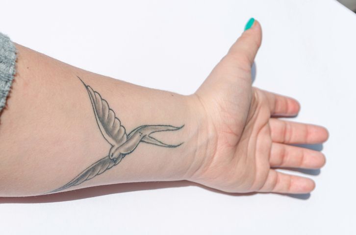 Tatuaże na przedramieniu cieszą się coraz większą popularnością wśród kobiet.