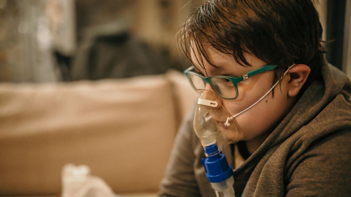 Zator płucny objawia się często poprzez nagły, silny ból w klatce piersiowej