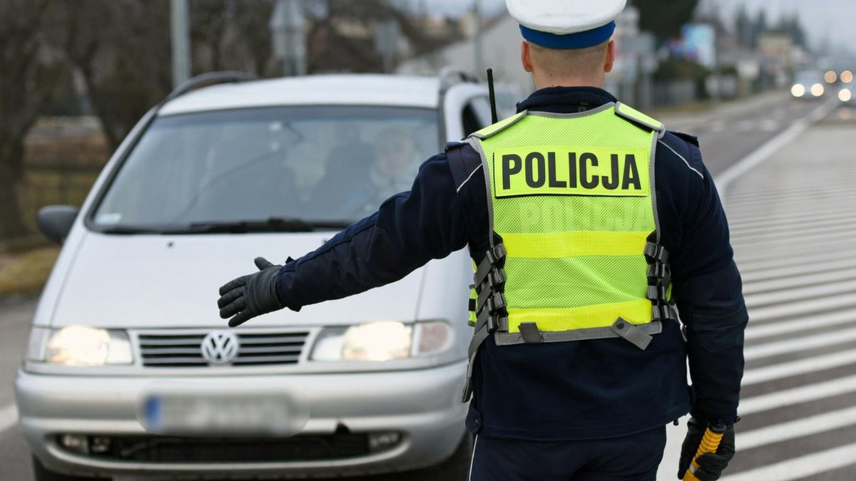 Zaskakujący finał zatrzymania auta do kontroli. Wiózł mamę, bo "jest lepszym kierowcą"