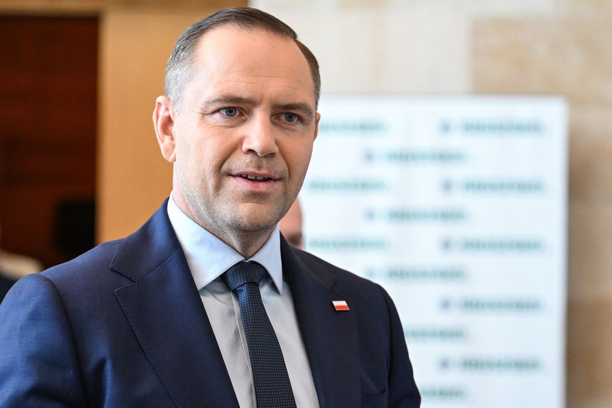 "Przejęzyczył się w stresie". Nawrocki przejął mieszkanie od 80-latka