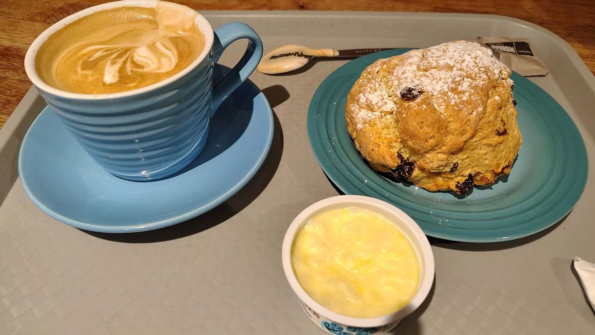 Kawa i scones