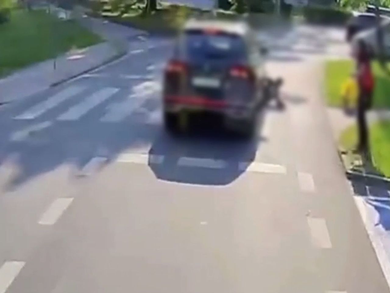 Zielona Góra. 72-latek potrącił chłopaka na przejściu dla pieszych i pojechał dalej. Policjanci szybko go namierzyli