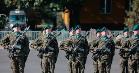 Kto pójdzie do wojska w trakcie wojny? Wyjaśniono procedury i wyjątki
