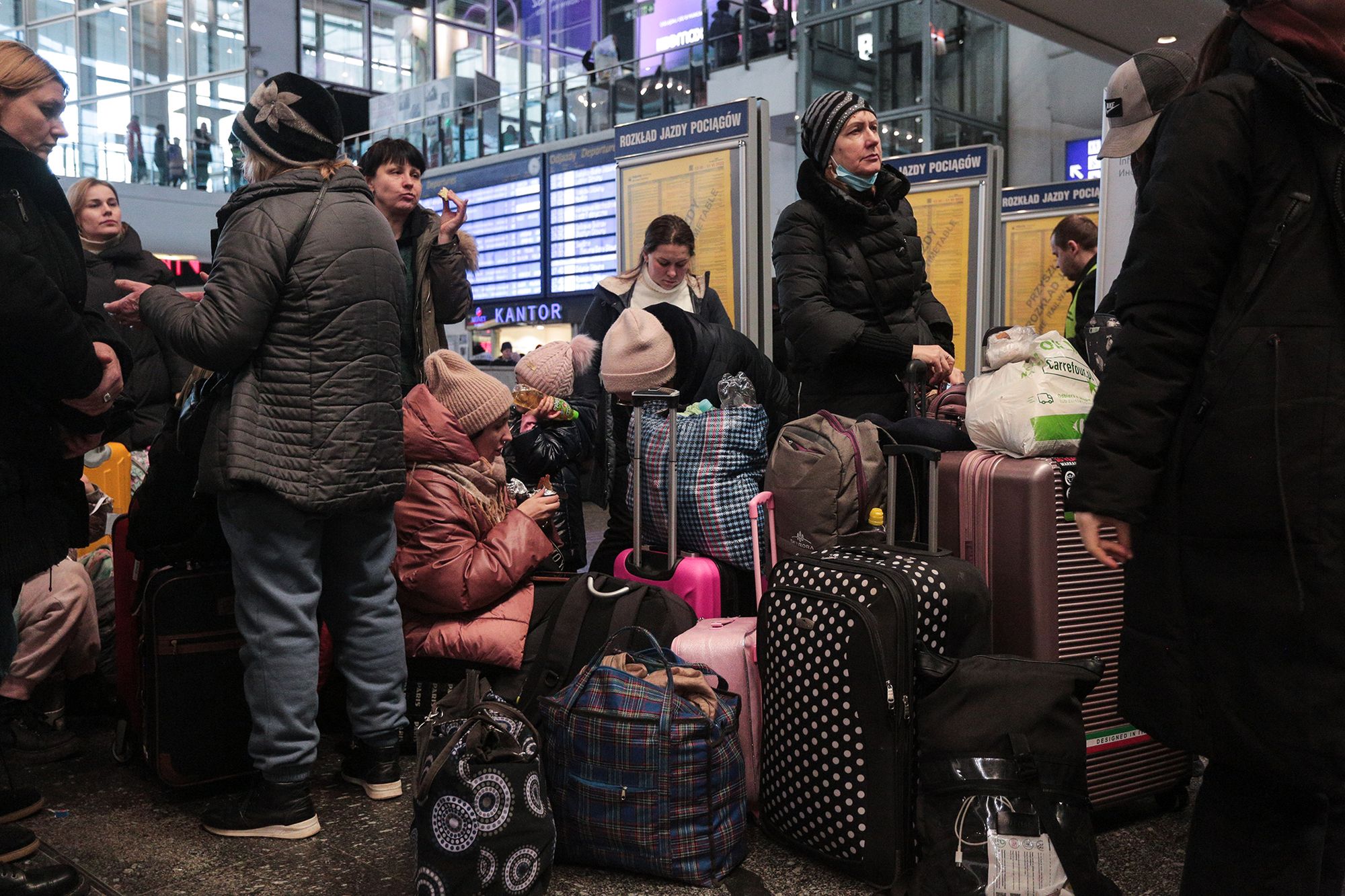 Wojna w Ukrainie: Warszawa Centralna przepełniona. Ludzie śpią na podłodze 4