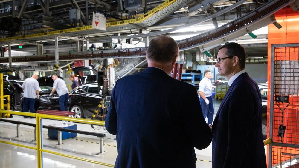 Indeks PMI dla przemysłu Polski w lutym minimalnie poszedł w górę