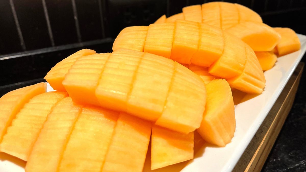 Melon pepino to owoc, który warto  włączyć do swojej diety