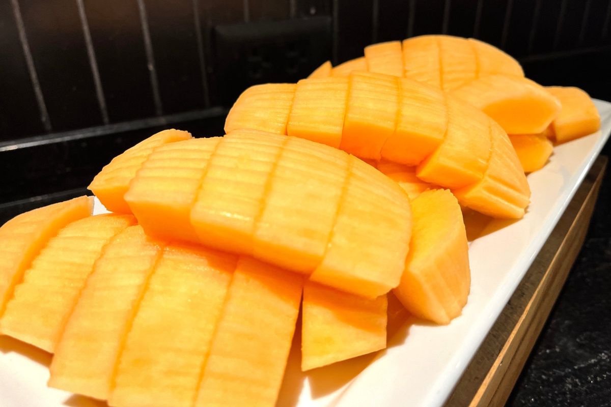 Melon pepino to owoc, który warto  włączyć do swojej diety